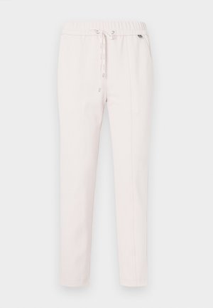 Svetlo roza trenerke s elastiko v pasu, z vrvico za zategovanje in stranskimi žepi. Imajo zožen kroj hlačnic in nežne detajle šivov.