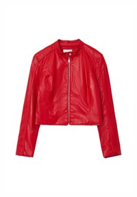 Rode cropped leren jas met een ritssluiting aan de voorkant, een ronde halslijn en lange mouwen. Gladde textuur met minimale stikdetails.