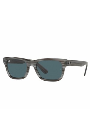 Occhiali da sole grigi con motivo, lenti verde scuro, forma rettangolare e bordi arrotondati. Presentano dettagli in argento e una superficie liscia.