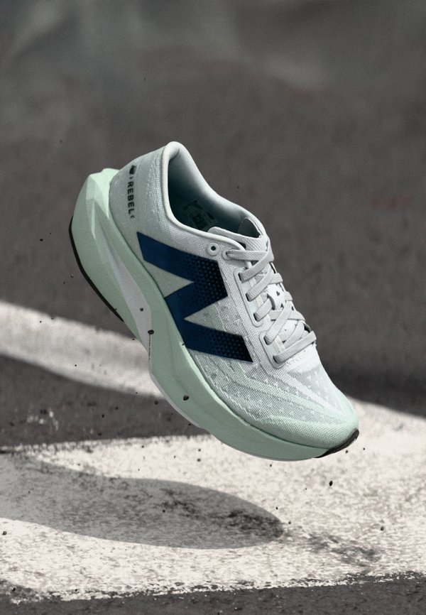 FUELCELL REBEL V4 - Road running shoes - clay ash3