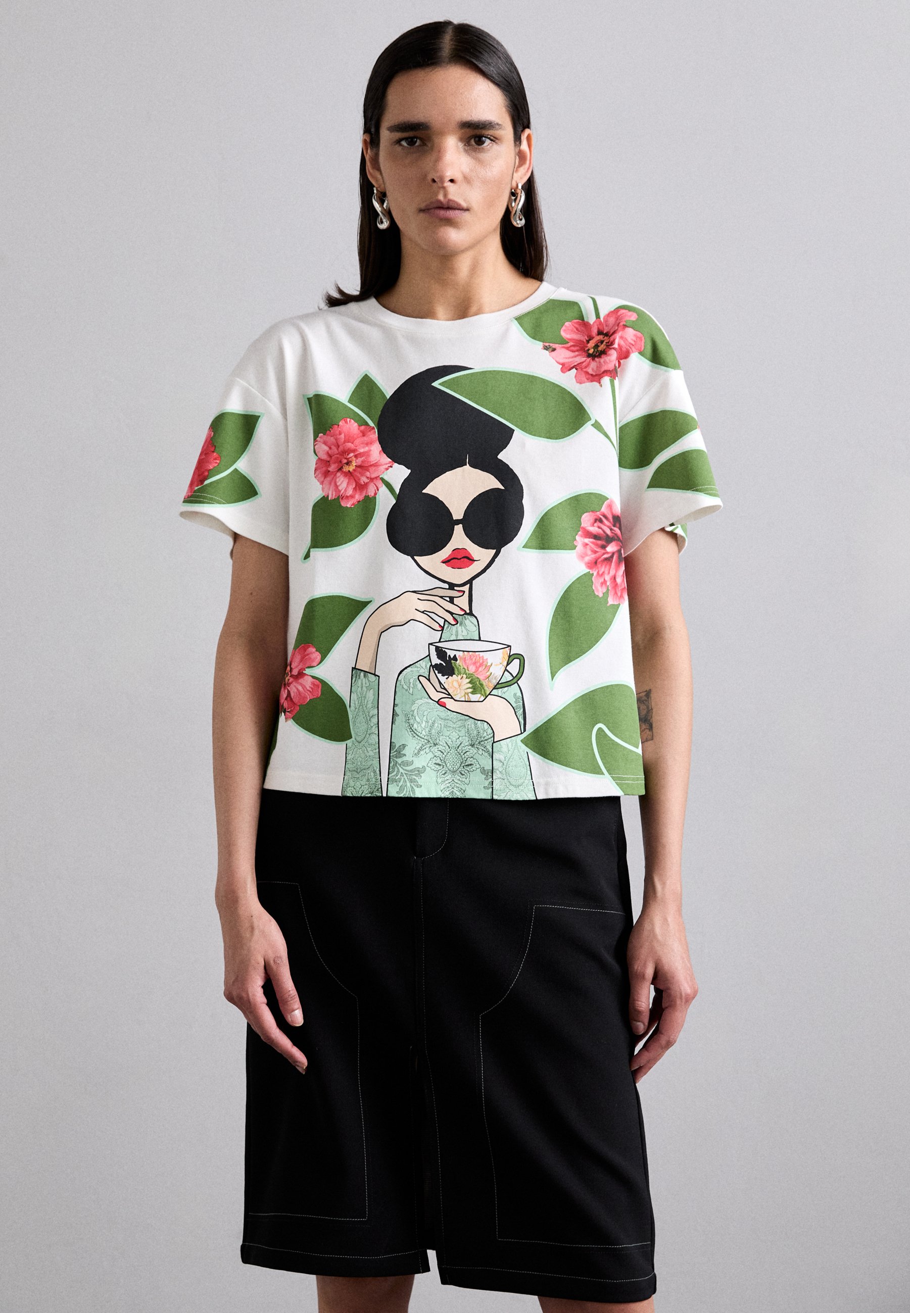 売れ筋商品|||アリス アンド オリビア Tシャツ レディース トップス EVAN STACEFACE OVERSIZED TEE - Print T-shirt - off white Evan Oversized Roll Slv Tee In Stace Queen | Alice + Olivia