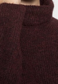 Pieces Petite Sweter