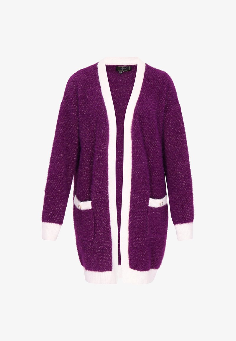 Gilet en violet avec une texture duveteuse, bord blanc le long des bords et des poches, avec des détails d'accent de boutons. Design à l'avant ouvert.