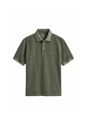 Polo à manches courtes vert olive avec patte de boutonnage à trois boutons et petit logo sur la poitrine gauche.