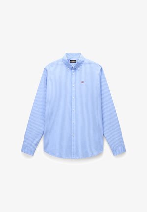 Lichtblauw button-up shirt met verticale witte strepen, lange mouwen en een klein embleem op de borst. Katoenen materiaal, gestructureerde kraag.
