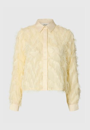 Geel cropped shirt met een textuurfranje ontwerp, met een puntige kraag en lange mouwen, gemaakt van een lichtgewicht stof.
