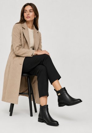 Day Vine, DAY VINE STIEFELETTEN STIEFELETTEN - Tronchetti - schwarz