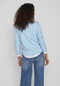 VILA Stickad tröja - mottled light blue