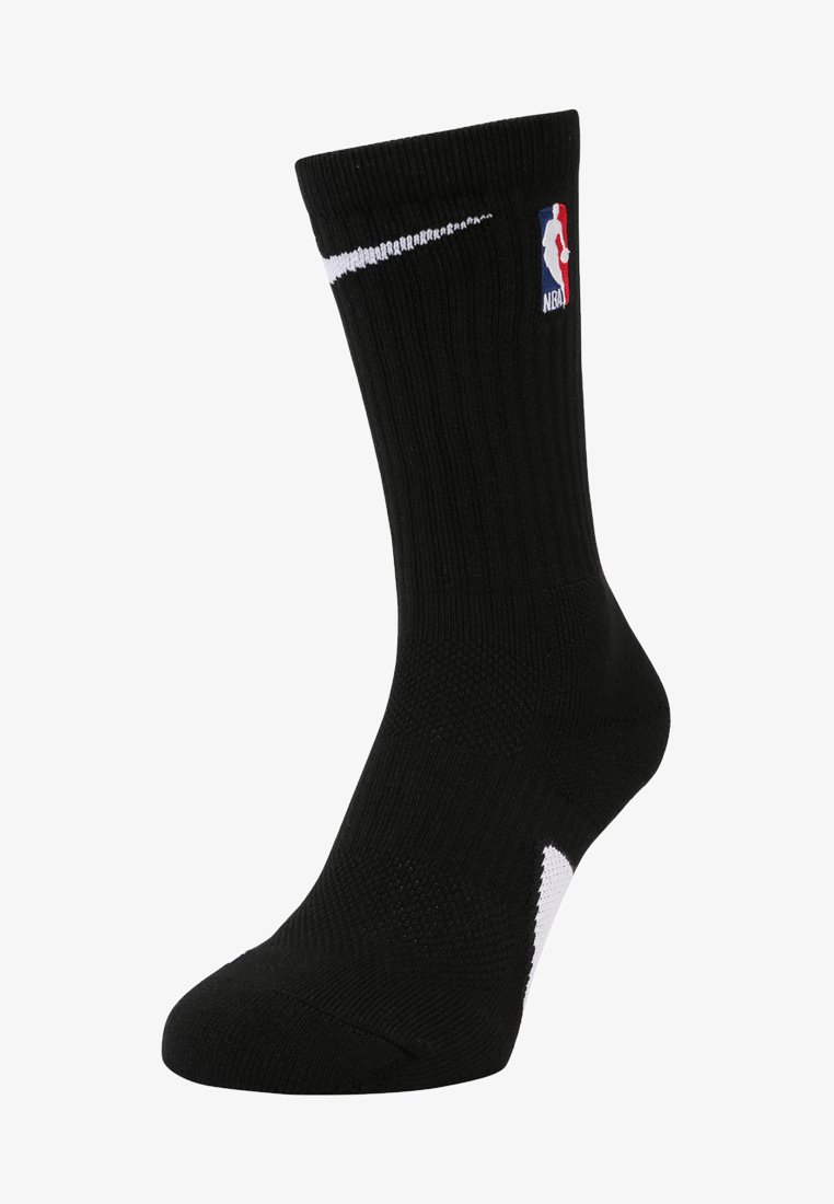 Mustat sportlikud sokid ribatud tekstuuriga, millel on valge Nike swoosh ja NBA logo küljes. Ankle-kaar.