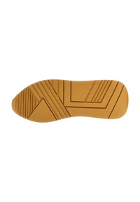 Suola di scarpa in gomma di colore beige con un motivo di battistrada geometrico, strisce testurizzate e il nome del marchio "GUESS" inciso.