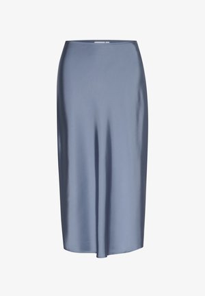 Satin midi suknja u mekoj plavoj boji, s glatkom, sjajnom teksturom i jednostavnim, prilagođenim dizajnom sa ravnim rubom.