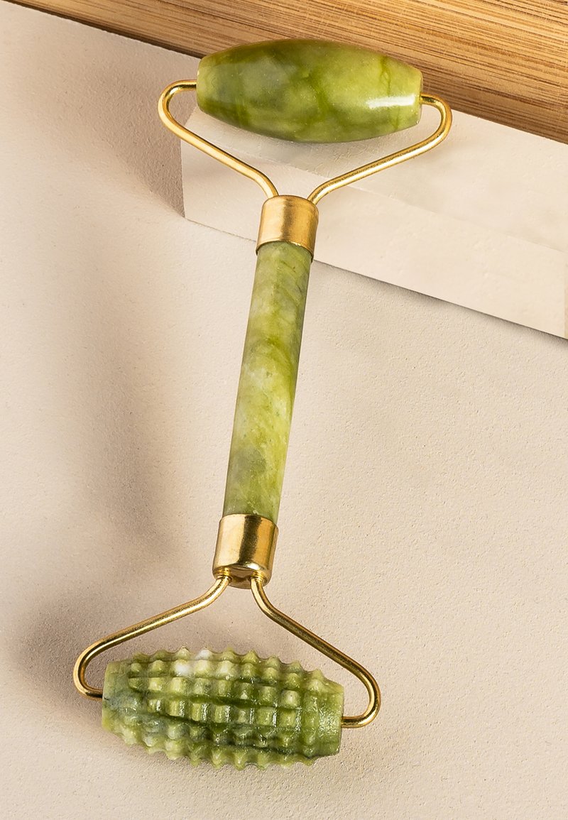 Damen Make-up | ZOË AYLA JADE ROLLER DOUBLE DUTY Gesichtspflege Zubehör green/grün - RU93957 Damen Make-up | ZOË AYLA JADE ROLLER DOUBLE DUTY Gesichtspflege Zubehör green/grün - RU93957