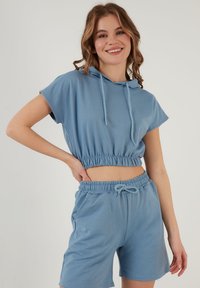 TWO PIECE SET - REGULAR FIT - Kratke hlače - baby blue