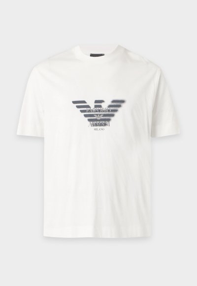 Λευκό T-shirt με κοντό μανίκι και μαύρο λογότυπο Emporio Armani Milano με γραφικό αετού στο μπροστινό κέντρο.