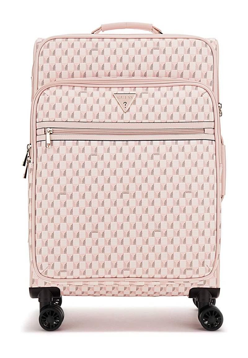 Jasnoróżowa walizka w kratkę, z zamykaną na zamek przednią kieszenią i gładkimi czarnymi kółkami; zawiera logo marki w kształcie trójkąta.