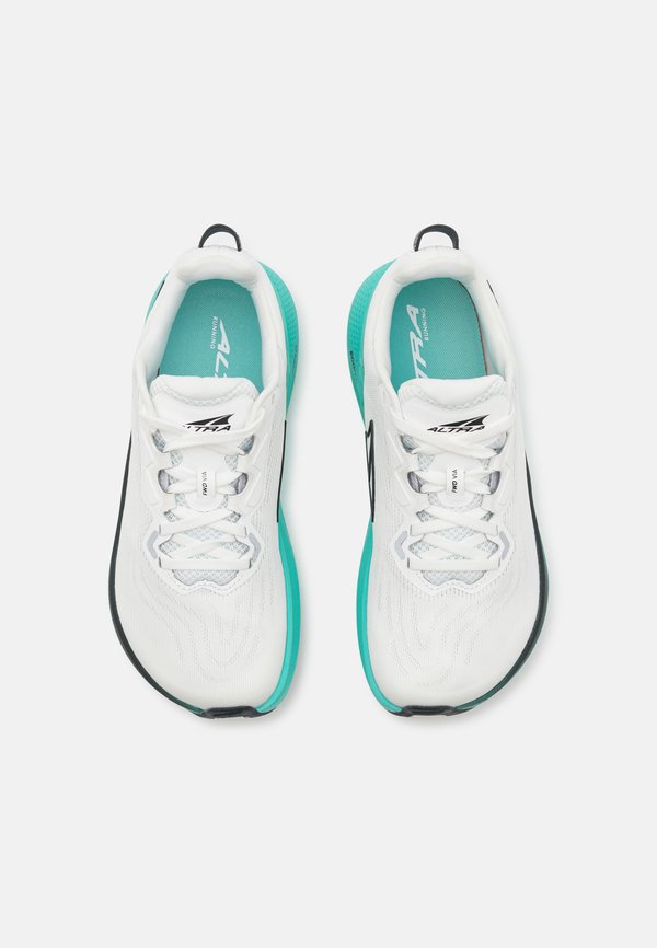 FWD VIA - Road running shoes2