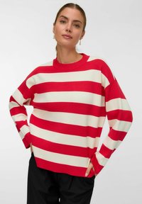 Maglione a righe rosse e bianche in maglia con girocollo, vestibilità rilassata e maniche lunghe, caratterizzato da una texture morbida e cuciture delle spalle scese.