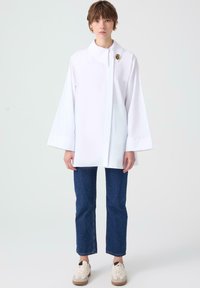 ASYMMETRICAL - Blusa - White