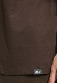 DEF T-shirt basique - dark brown