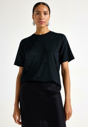 WITH EMBELLISHMENT  - Printtipaita - black