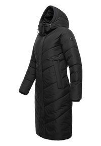 Zwarte gewatteerde jas met capuchon, uitgerust met een chevron-quiltpatroon, zijzakken en een logo-opdruk op de bovenarm.