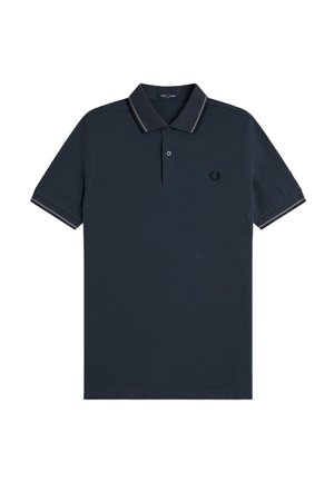 Marineblauw polohemd met korte mouwen, voorzien van een knoopsluiting met twee knopen, een geribde kraag en manchetten met dunne grijze strepen, en een klein geborduurd logo op de borst.