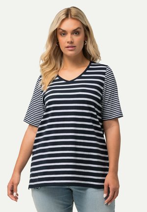 T-shirt a righe con scollatura a V in blu navy e grigio, dotato di maniche corte e vestibilità rilassata, realizzato in morbido cotone per il massimo comfort.
