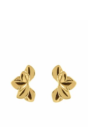 Boucles d'oreilles ton or en forme de trois pétales de fleurs superposés avec une surface brillante et lisse.