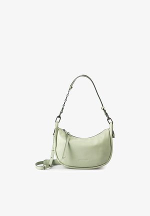Borsa a tracolla in pelle verde chiaro con forma curva, cerniera superiore, manico corto con dettaglio a catena e tracolla lunga regolabile.