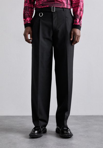 Études LOOSE SUIT PANT - Oblekové kalhoty - black