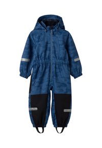 Blå og sort vandtæt snedragt til småbørn med hætte, frontlynlås, elastiske manchetter, reflekterende striber på ærmerne og benene samt fodstropper.