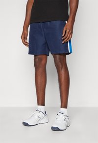 Lacoste Sport - TENNIS SHORT BLOCK - Pantaloni scurți sport - navy blue/gipsy blue/white Imagine miniatură 1