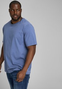 Jack & Jones O NECK - T-shirt basic - denim blue