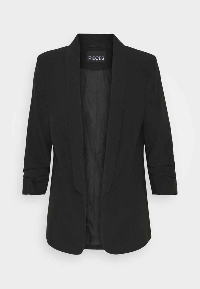 Blazer noir ouvert sur le devant avec manches trois-quarts et col châle, étiqueté "Pieces" à l'intérieur de l'encolure.