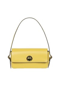 Żółta skórzana torba na ramię z klapką na zakładkę i okrągłym zapięciem magnetycznym. Posiada cienki pasek i gładką teksturę.