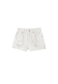 Shorts en jean blanc avec détails usés, fermeture avant par bouton et fermeture éclair, et design à cinq poches.