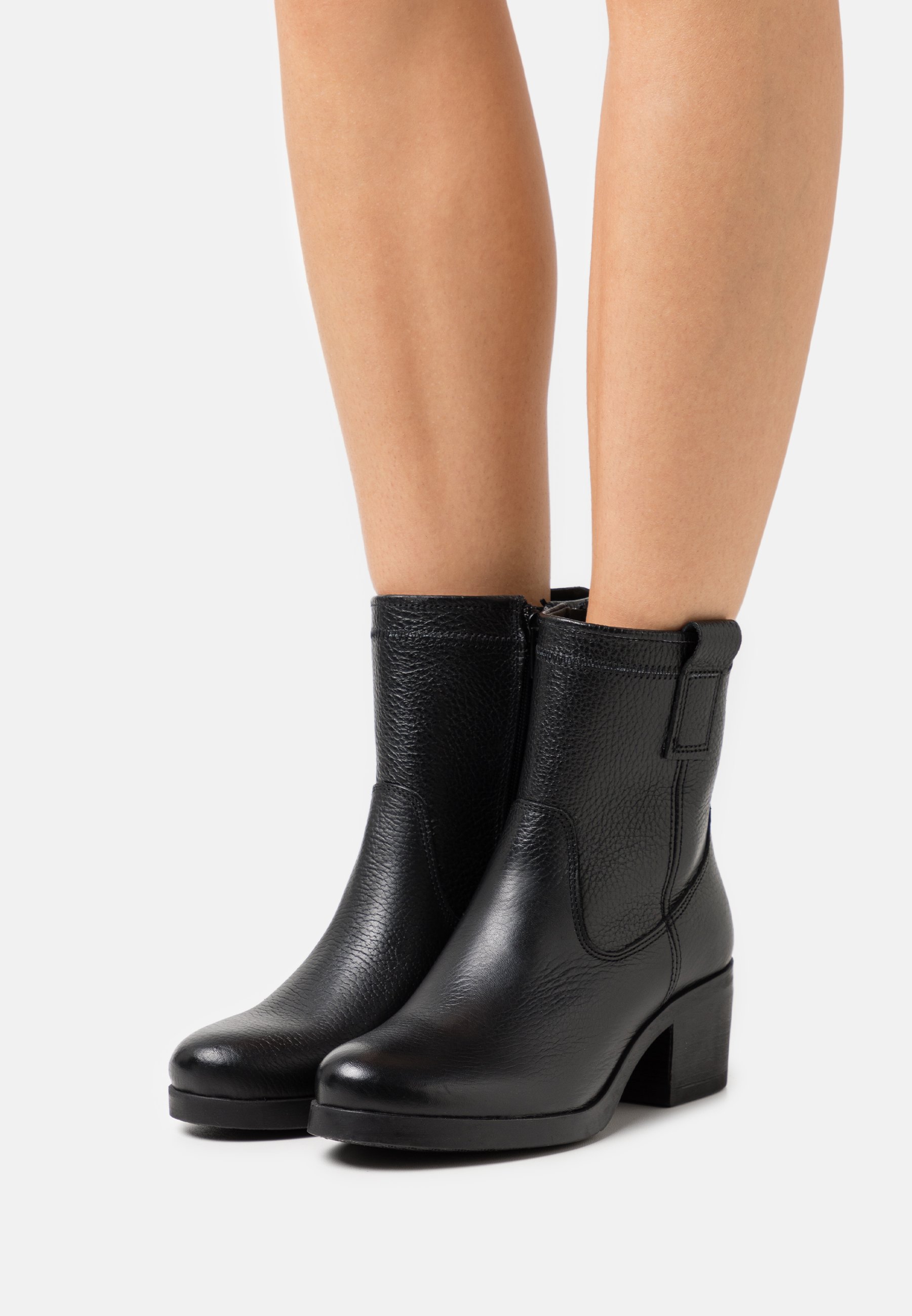 Bullboxer Korte laarzen - black/zwart - Zalando.nl