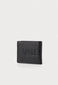 Portefeuille en cuir noir avec logo "VALEN" en relief, design bi-fold, texture lisse et bords soigneusement cousus.
