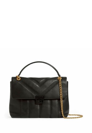 Borsa a mano in pelle nera con design a chevron testurizzato, tracolla a catena color oro e chiusura lucida, con forma strutturata e finitura morbida.