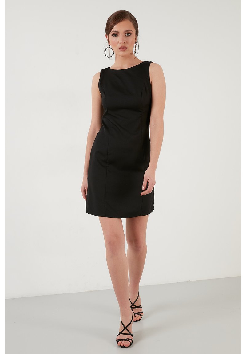 LELA SLIM FIT - Vabalt langev kleit - black