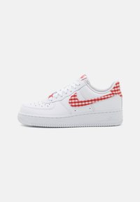 Nike Sportswear AIR FORCE 1 07 TREND - Sneakers basse - white/mystic red
