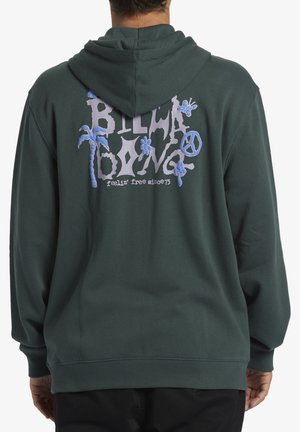 Sudadera de color verde oscuro con un ajuste relajado. Presenta un estampado gráfico en la parte posterior con palmeras, flores y texto en azul claro y blanco.