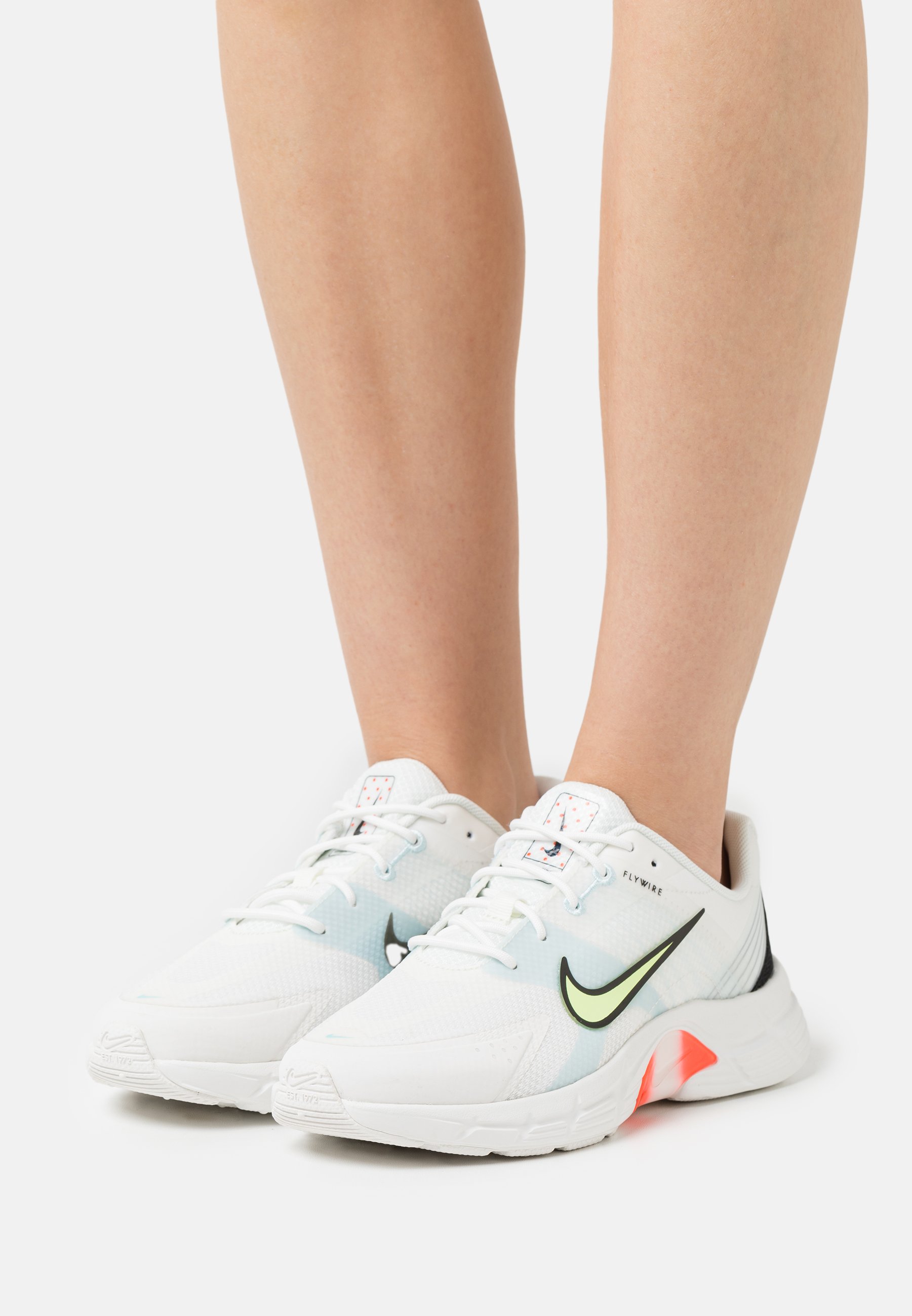 Nike Sportswear ALPHINA - Sneakers laag - summit white/bright  crimson/black/barely volt/glacier blue/wit - Zalando.nl