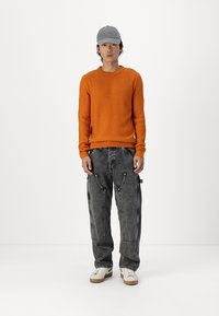 Jack & Jones JJROY KNIT CREW NECK - Džemper - marmalade