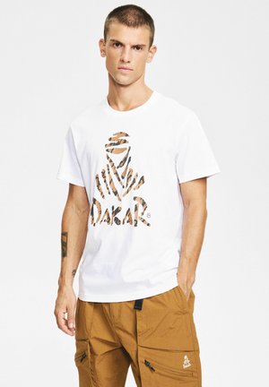 - T-shirt z nadrukiem