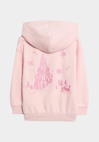 Sudadera rosa con un diseño de castillo brillante en la parte de atrás, con copos de nieve, árboles y personajes en rosa claro y blanco. Textura suave.