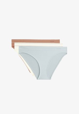 Tre slip bikini da donna in cotone in blu tenue, beige e marrone, impilati con il nome del marchio "OYSHO" sulla fascia in vita.