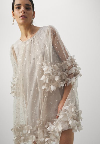 Ida Sjöstedt RIVER DRESS - Rochie cocktail/Rochie petrecere - pale mushroom/silver glitter