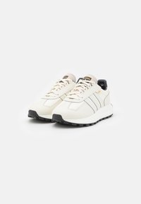 adidas Originals RETROPY E5 W - Joggesko - off white/gold metallic