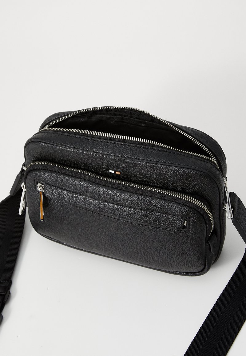 BOSS Schoudertas in leerlook, model 'Ray' in zwart online kopen | P&C